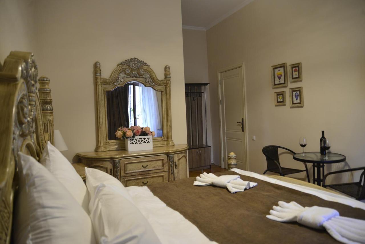 Hotel Victoria 博尔若米 外观 照片