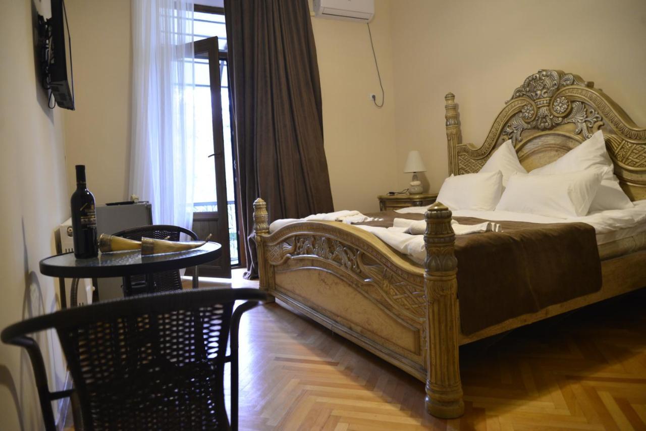 Hotel Victoria 博尔若米 外观 照片