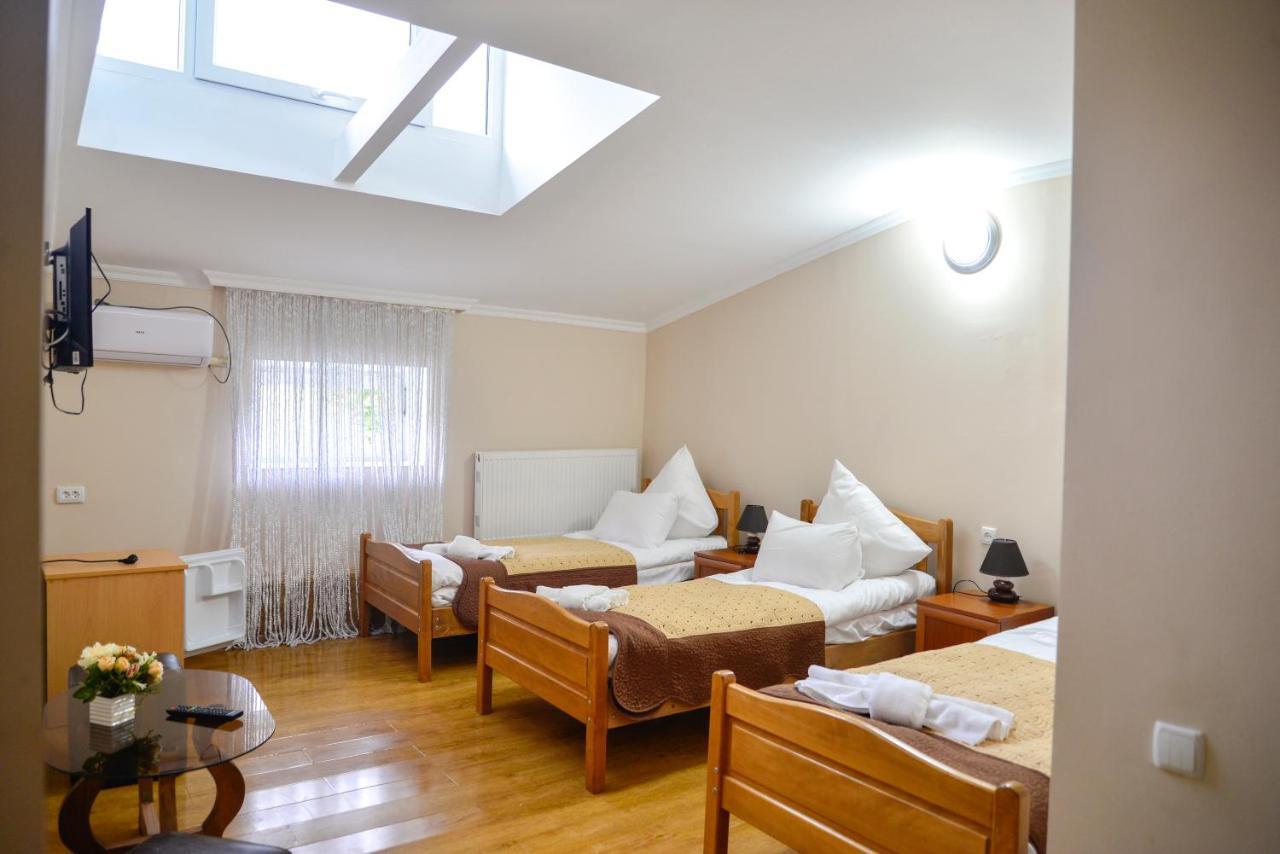 Hotel Victoria 博尔若米 外观 照片