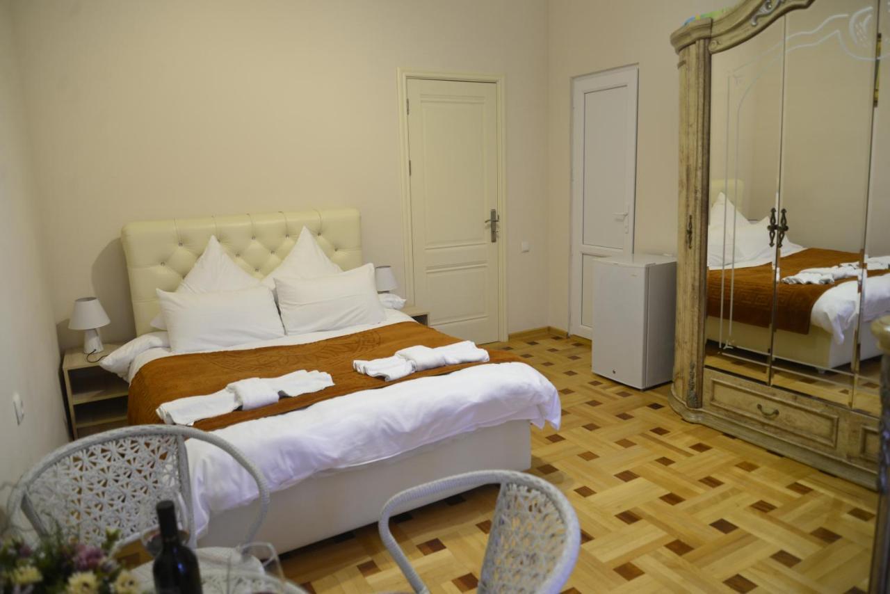Hotel Victoria 博尔若米 外观 照片