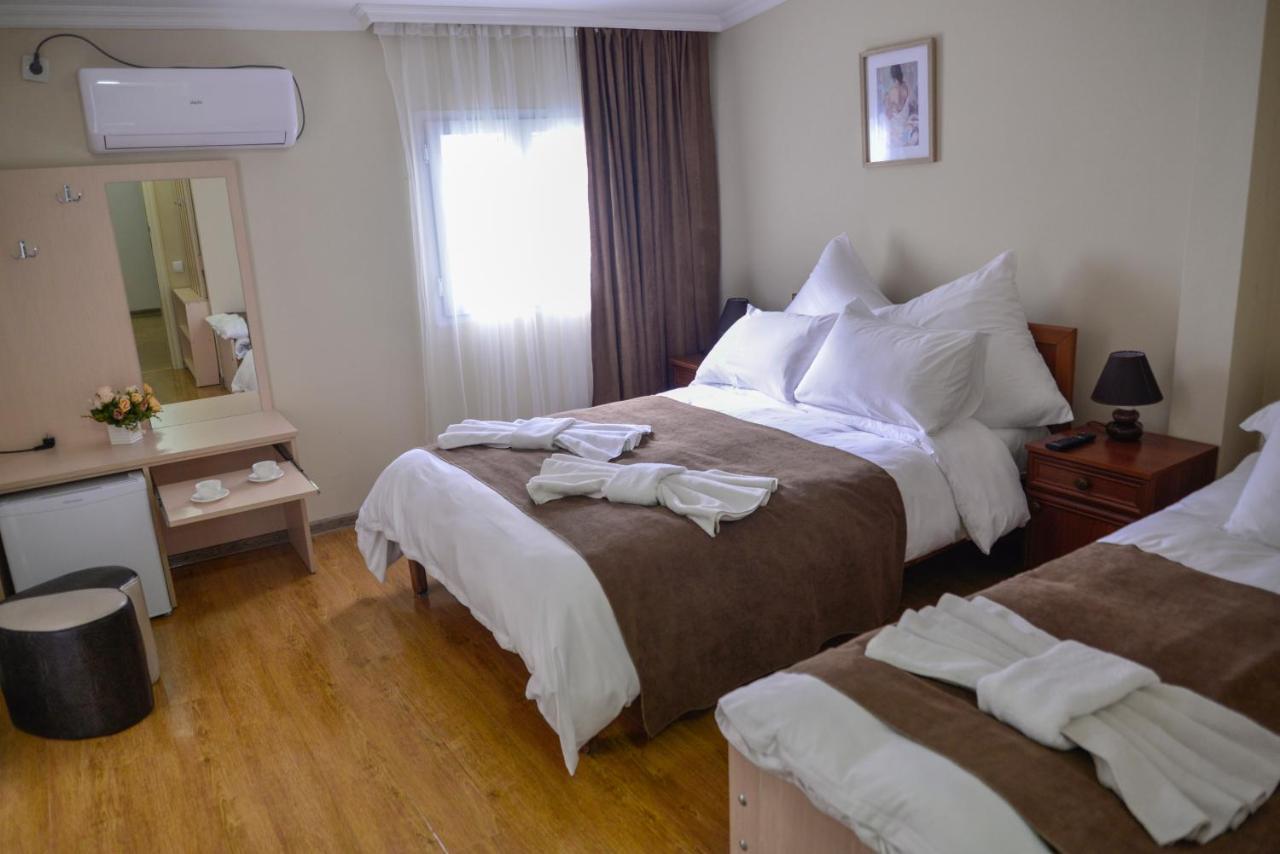 Hotel Victoria 博尔若米 外观 照片