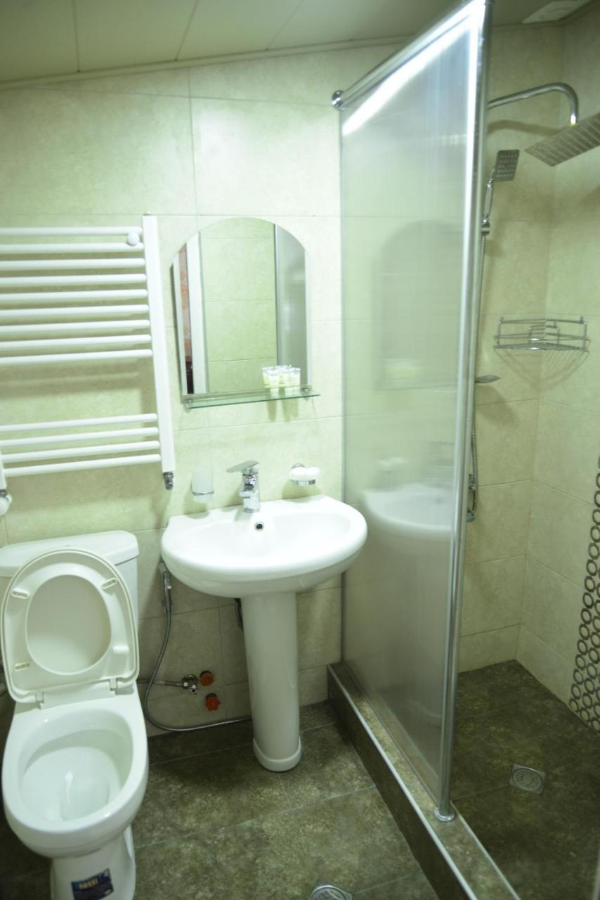 Hotel Victoria 博尔若米 外观 照片