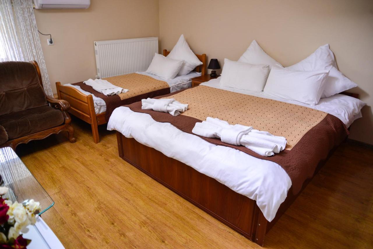 Hotel Victoria 博尔若米 外观 照片
