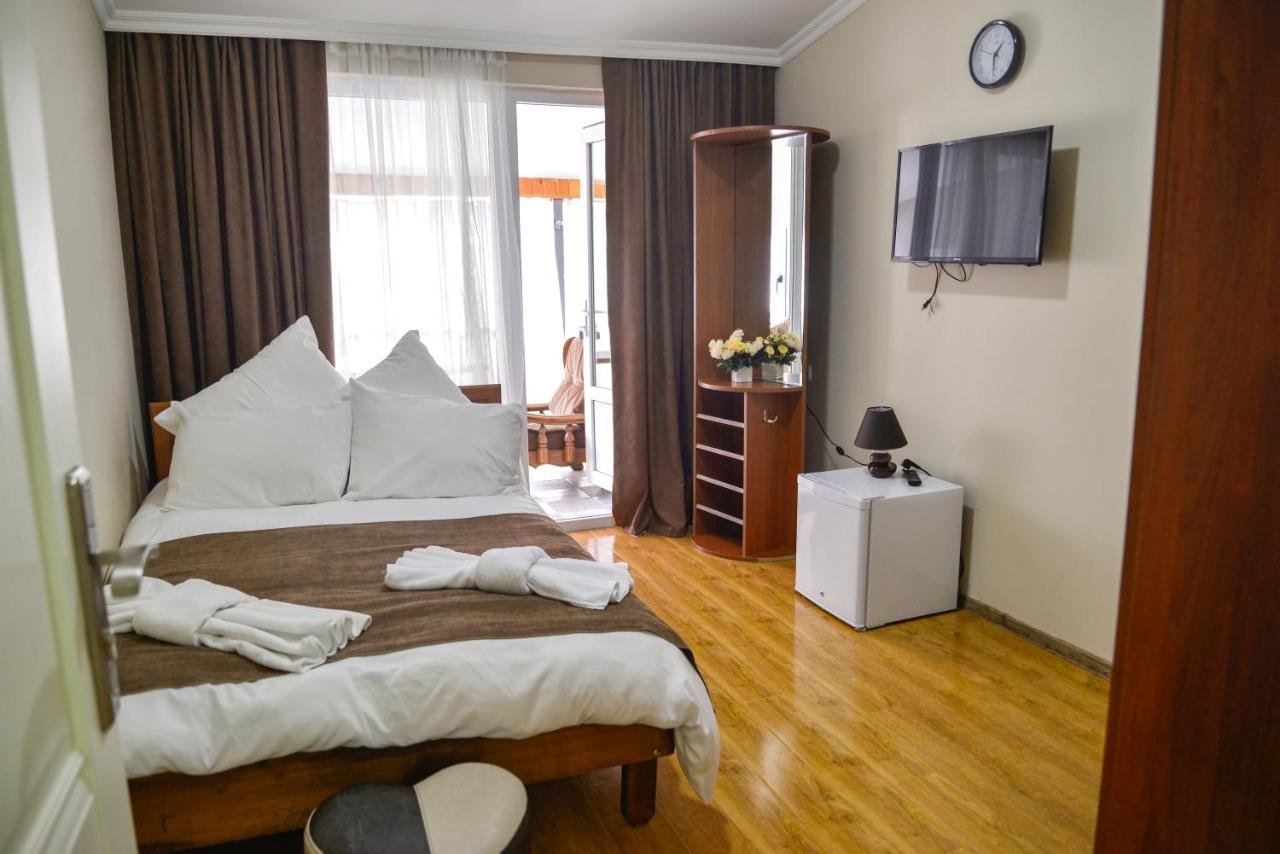 Hotel Victoria 博尔若米 外观 照片