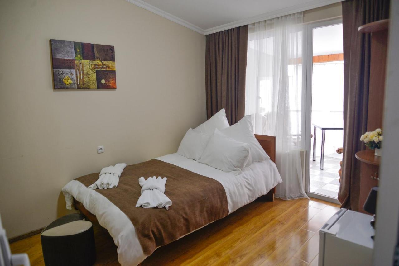 Hotel Victoria 博尔若米 外观 照片