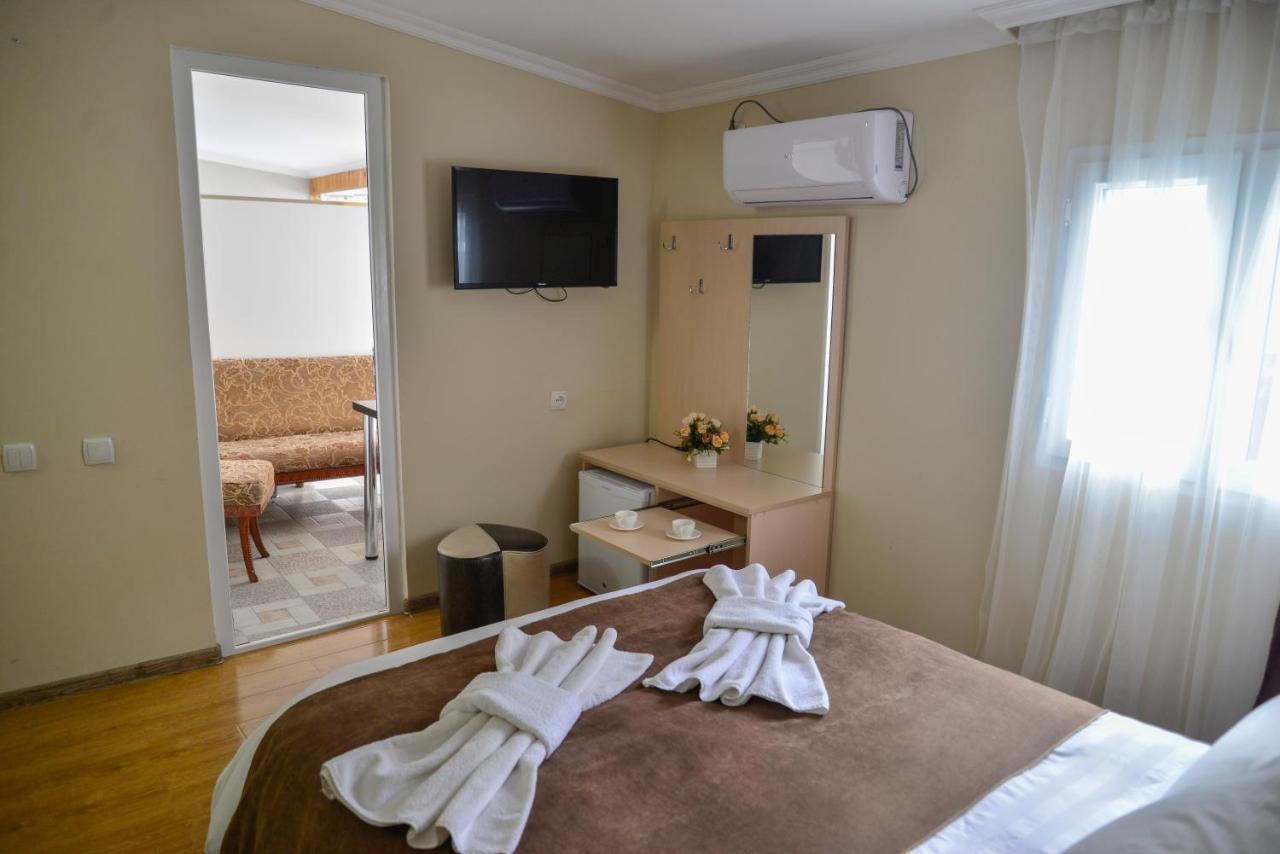 Hotel Victoria 博尔若米 外观 照片