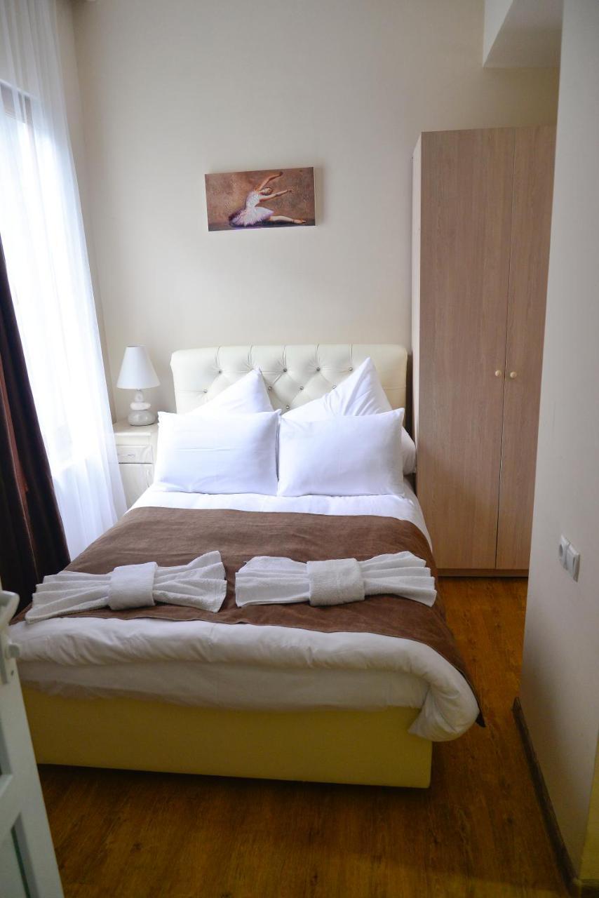 Hotel Victoria 博尔若米 外观 照片