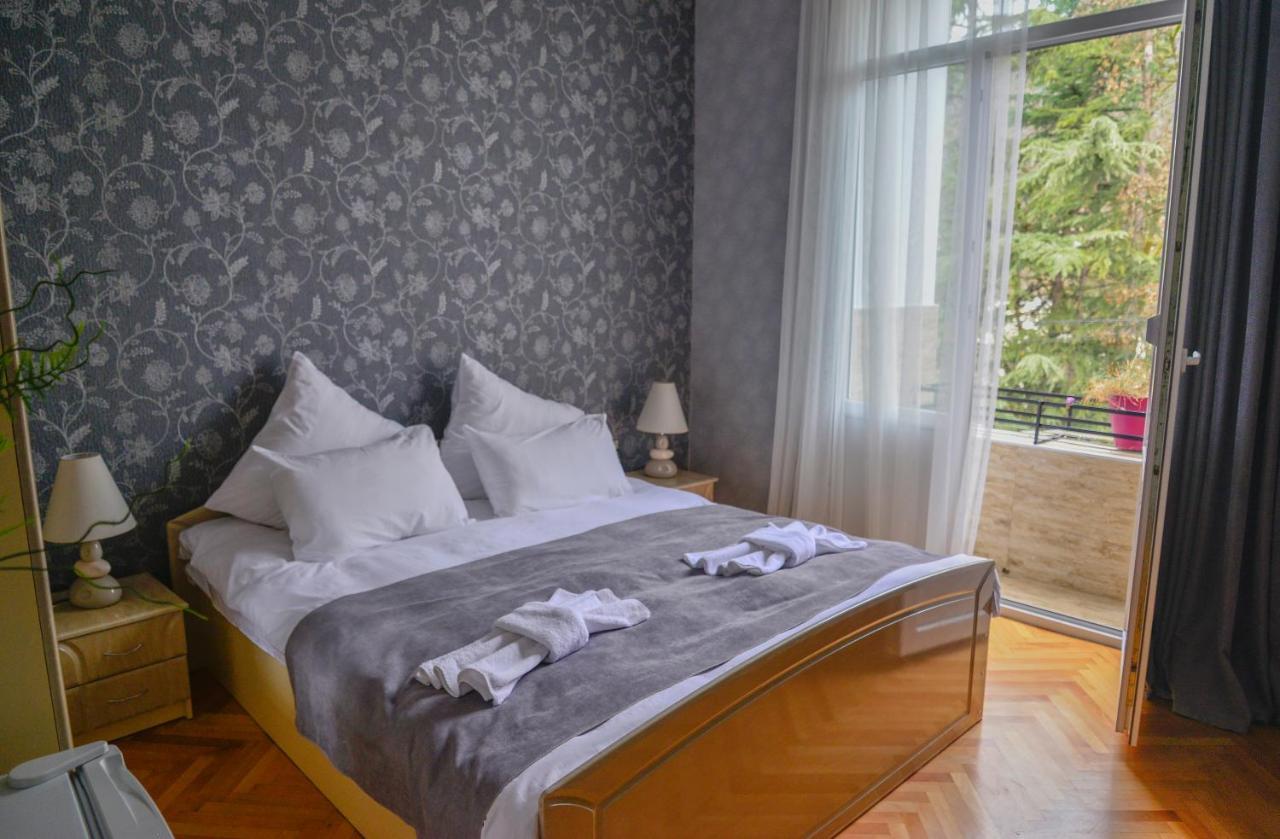 Hotel Victoria 博尔若米 外观 照片